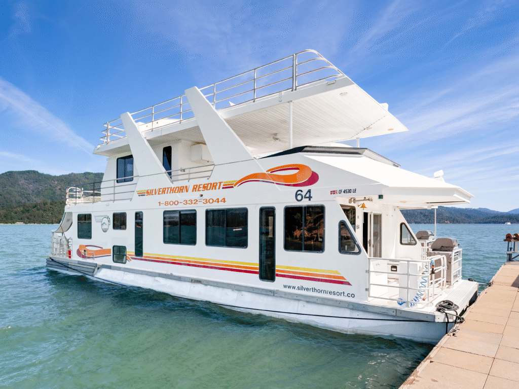 Queen 1 Houseboat - Silverthorn Resort-Shasta