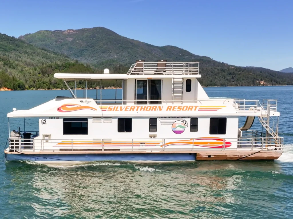 Queen 2 Houseboat - Silverthorn Resort