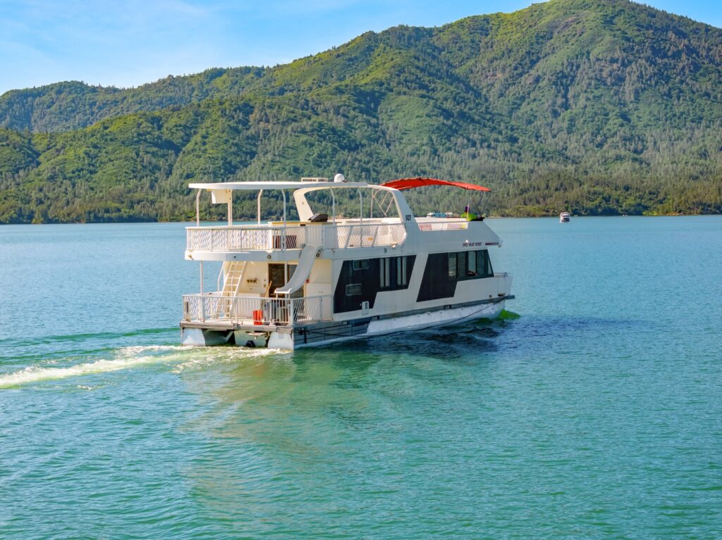Houseboats at Lake Shasta