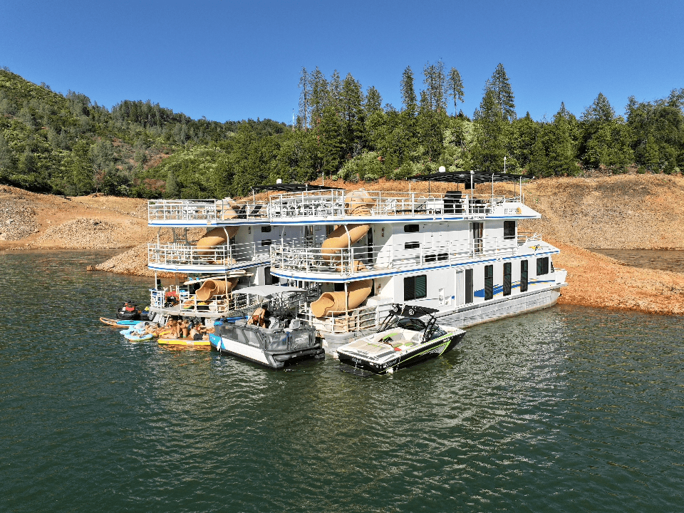 Shasta Lake Houseboating